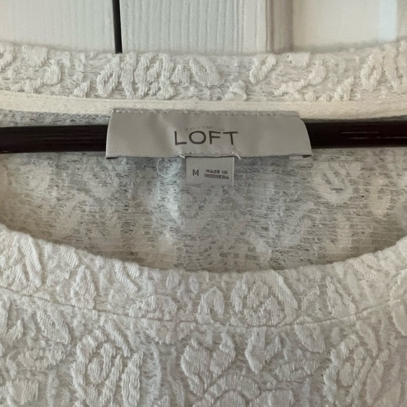 Ann Taylor Loft lace-style top, size M - Picture 2 of 3